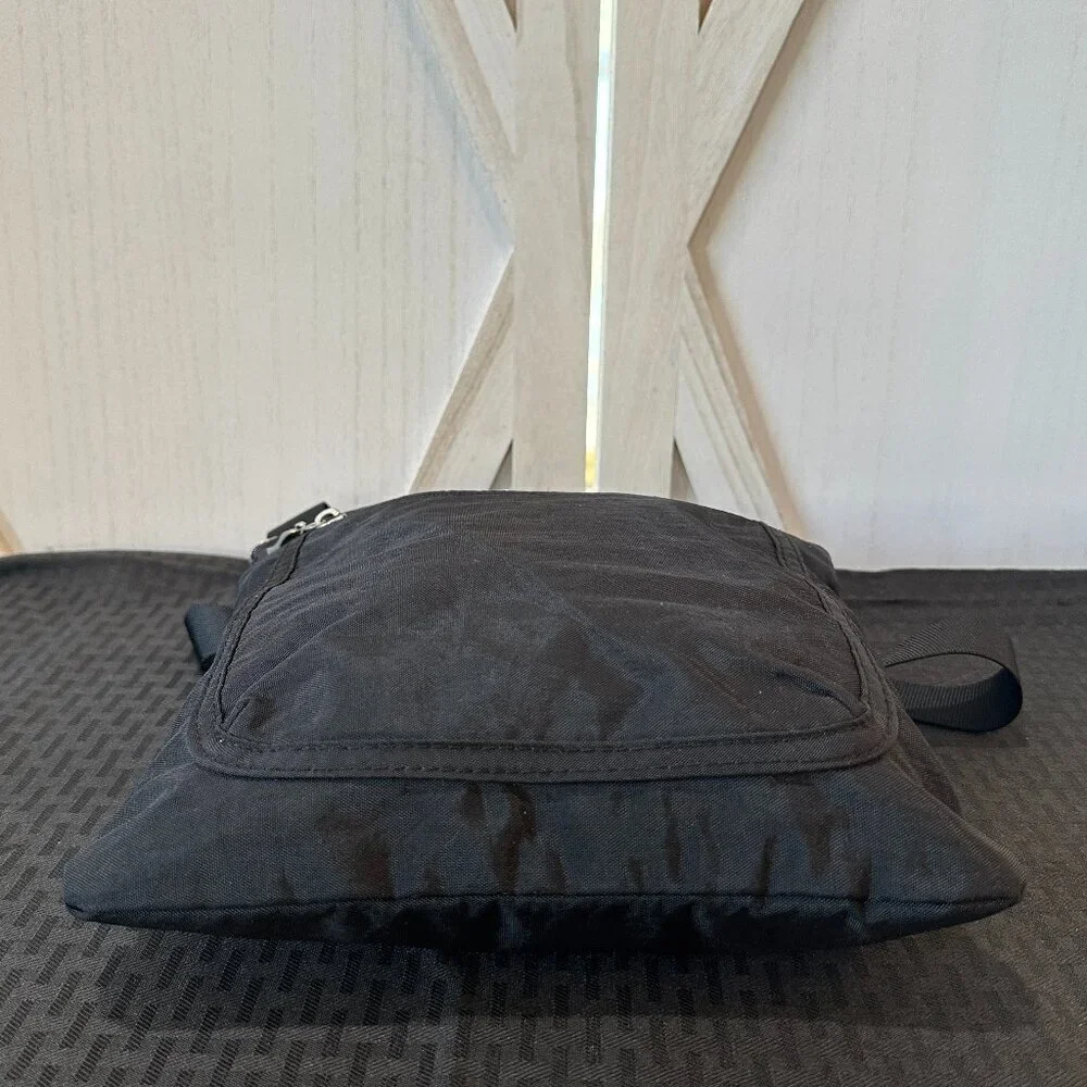Baggallini The Pocket Slim Crossbody Bag